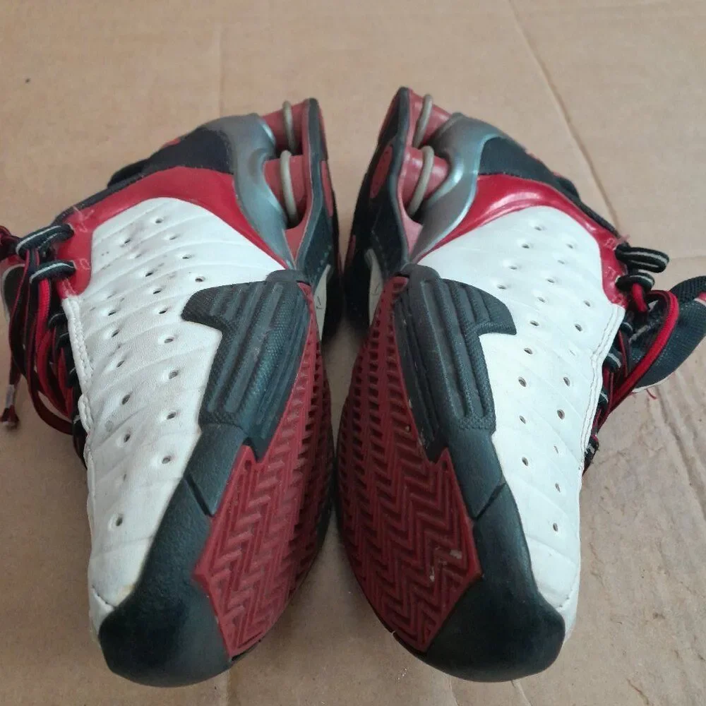 Nike Reax Run 5 Woman's White and Red Running Sneakers Size 6